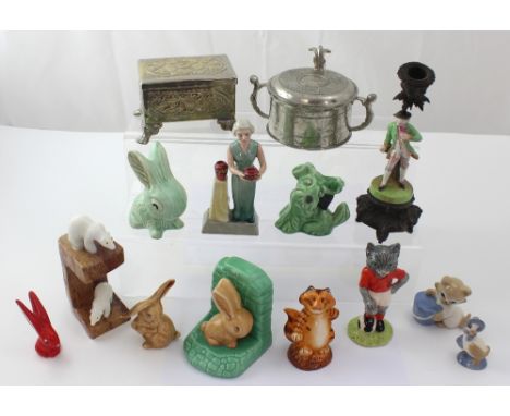 A collectors' lot to include a Beswick figure of a footballer cat, a Paul Cardew tiger, a limited edition figure of Charlotte