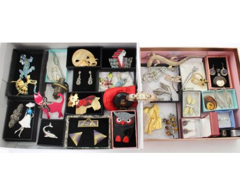 A quantity of costume jewellery to include vintage examples, silver Art Deco inspired pendant and earrings, Lea Stein inspire