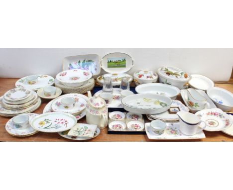 A mixed lot of ceramics to include Royal Worcester 'Evesham' pattern and further tableware including Minton and Wedgwood, box