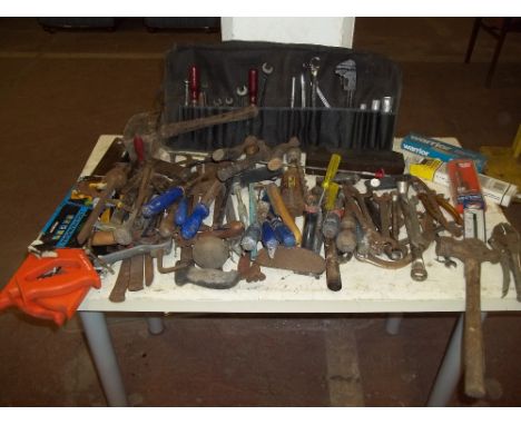 A LARGE QUANTITY OF HAND TOOLS