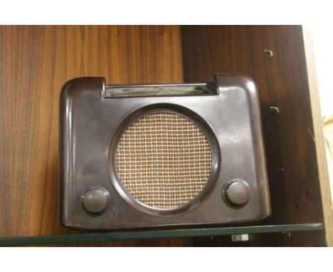 A VINTAGE BAKELITE RADIO