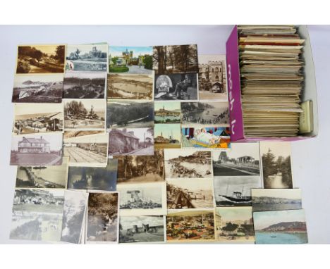 Deltiology - In excess of 500 UK and foreign cards to include topographical, architectural, religious interest and other, lar