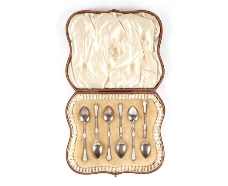 An early 20th century set of David Andersen Norwegian silver and enamel coffee spoons, cased, 46g.Condition ReportOne spoon b