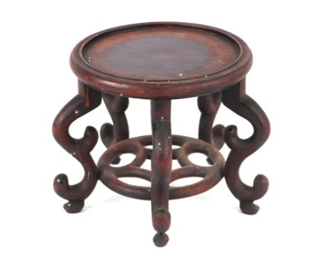 A Chinese hardwood vase stand with circular platform on scroll legs, 18cms diameter.