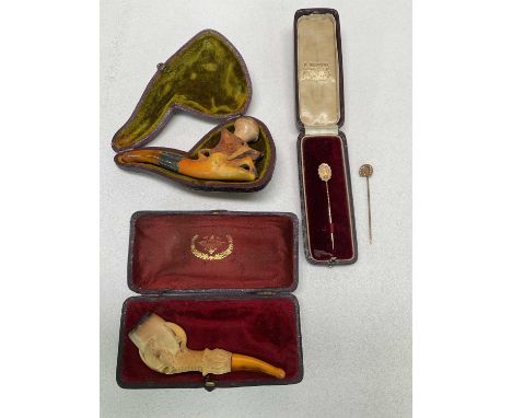 Collectors' items comprising a gold stick pin with horseshoe motif in original box with another example and two boxed Meersch