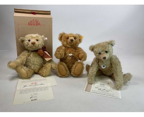 STEIFF; a boxed Year 2000 Teddy Bear, blond 43 03443 limited edition, height 40cm, with certificate, Paul the Growling Bear R