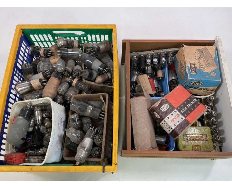 A quantity of unboxed vintage radio valves, numerous manufacturers.