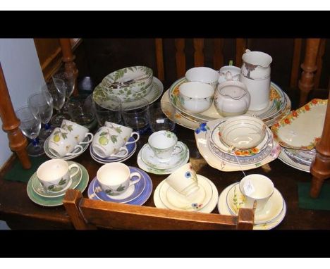 A Wedgwood 'Sarah's Garden' cup and saucers, in the company of assorted collectable glass and ceramic ware