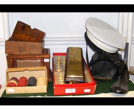 Vintage paraphernalia, including cobblers shoe, poker chips and chess set 