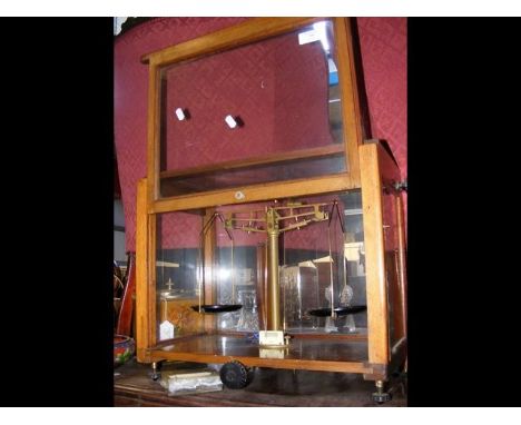 Cased laboratory scales with weights