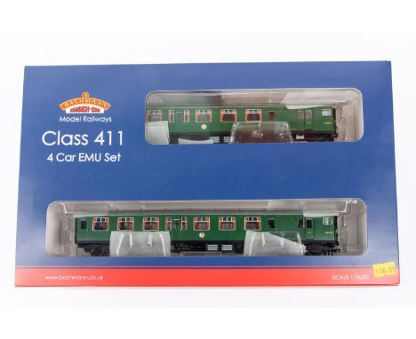 A Bachmann Branchline OO gauge railway Class 411 4-car Southern Railway EMU set (31-426). In dark green livery. Boxed. Conten