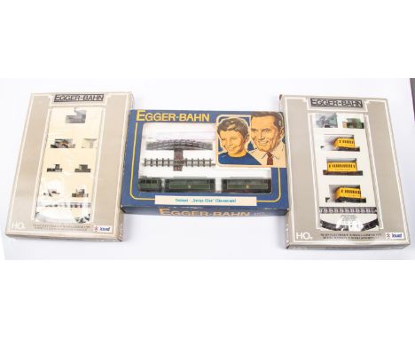 3 Egger-Bahn HO/HOe Train Sets. Stoomtram 'Vurige Elias' (5003) comprising tram locomotive and 2 bogie coaches in dark green 