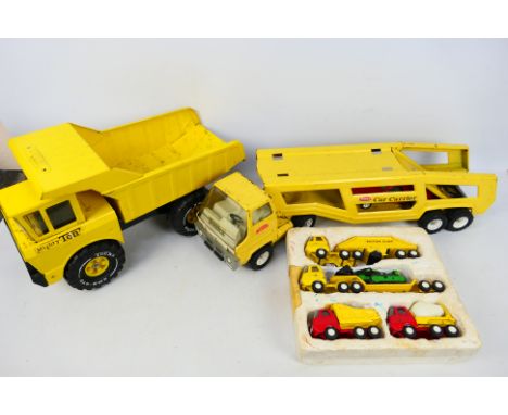 Tonka - A boxed Tonka Tiny Toys Truck set with 4 x models in it, a Mighty Dumper and a Car Carrier transporter carrying a pla