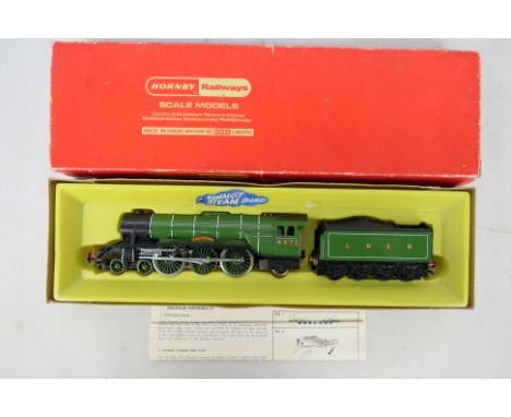 Hornby - A boxed Hornby OO gauge R.855 4-6-2 Class A3 steam locomotive and tender Op.No. 4472 'Flying Scotsman' in LNER green