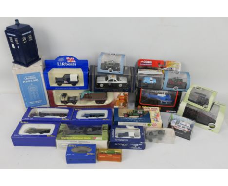 Corgi - Oxford Diecast - Base Toys - Lledo - Herpa - Others - A boxed collection of boxed diecast predominately 'Emergency' t