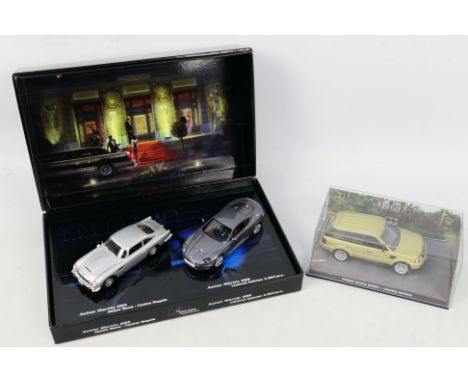 Minichamps, Universal Hobbies - 2 x boxed die-cast model James Bond Casino Royale vehicles and sets - Lot includes a limited 