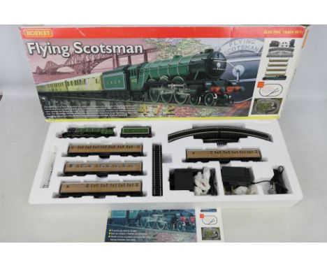Hornby - A boxed Hornby R.1039 Flying Scotsman OO gauge train set. The set includes 4-6-2 A3 Class steam locomotive and tende