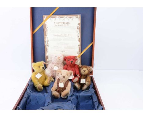 A Steiff limited edition British Collectors UK Baby Bear Set, 1994-1998,  1090 of 1847, in wooden presentation case with cert