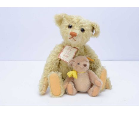 A Steiff limited edition British Collectors 2003  teddy bear, with yellow mohair, 2143 of 4000 made exclusively for the UK an
