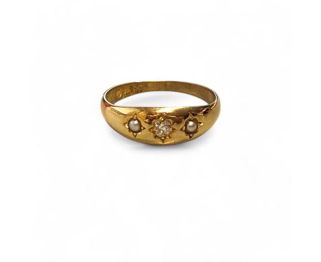 18ct Yellow Gold Gypsy Set Diamond & Pearl Ring  Weight: 3.7g  Ring Size: R Approximately