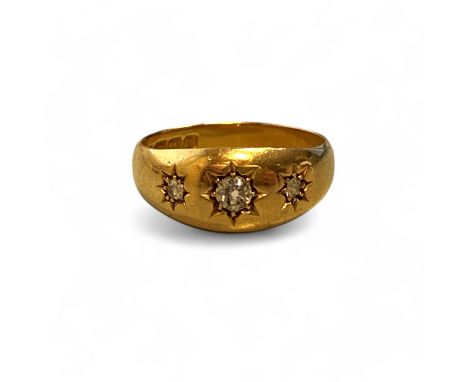 18ct Yellow Gold Hallmarked Gypsy Style 3 Stone Diamond Ring 1912  Weight: 4.2g  Ring Size: M Approximately