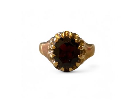 9ct Yellow Gold Hallmarked Single Stone Garnet Ring Size X 1/2 Approximately  Stone Worn.  Stone Size: 12mm x 10mm  Weight: 9