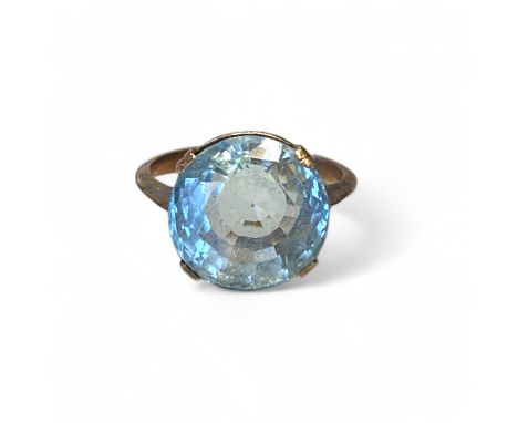 Unmarked 9ct Rose Gold Tested Blue Topaz Ring Size J Approximately  Stone Size: 1.3cm  Weight: 4.7g