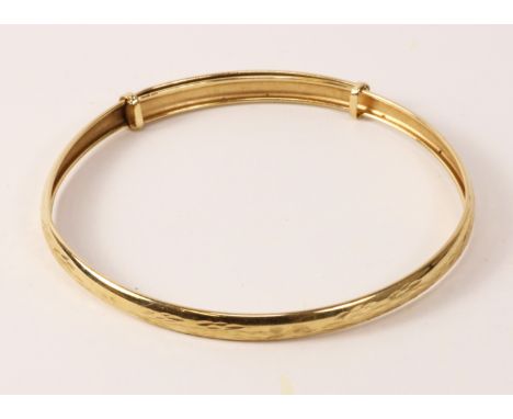 Gold bangle etched decoration hallmarked 9ct approx 5gm   Condition Report   Click here for further images, condition, auctio