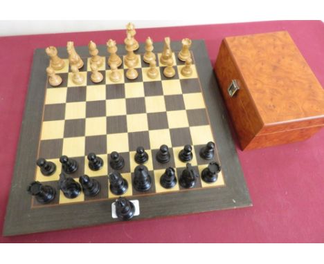 Large turned wooden and ebonized chess set, on chessboard in box (king H6.5cm) 