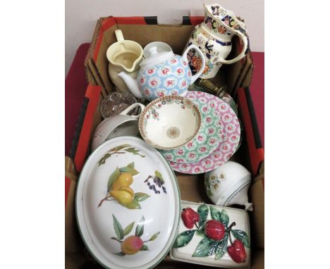 Royal Worcester  "Evesham Vale" taurine and cover, a masons "mandarin" jug and other decorative ceramics 