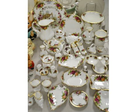 Royal Albert Old Country Roses pattern trinkets, planter, milk jug, collectors plate, sucrier, salt and pepper, napkin rings,