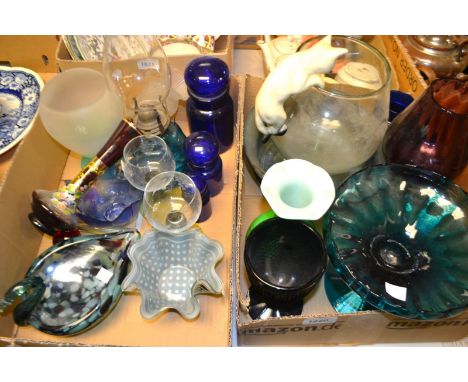 Glassware- a Murano glass swan; a handkerchief glass dish; a glass oil lamp; a pair of mugs etc qty