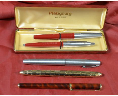 Pen - a lady's gold plated fountain pen, R nib, lattice shaft; others, Platignum (5)