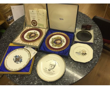A collection of Winston Churchill commemorative plates to inc Spode and Wedgwood examples