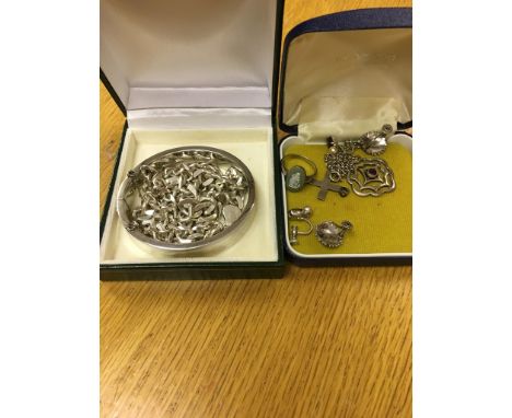 Hallmarked silver jewellery to inc bangle, heavy chain and bracelet, ring, earrings and pendant