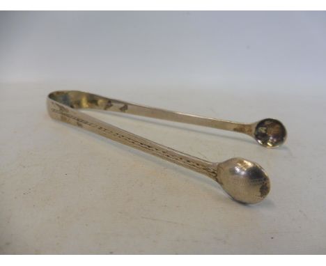 A pair of silver sugar tongs, with round cups, marksindistinct. 