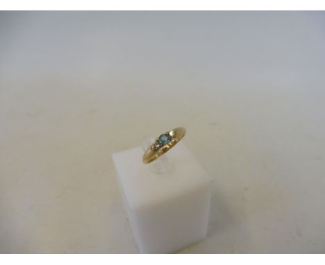 A 9ct gold and aquamarine set ring, size K, 1.9g.