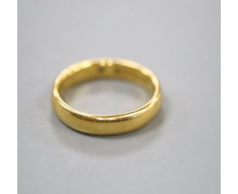 A 22ct gold wedding band, size K/L, 5.3 grams.