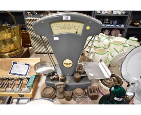 A set of vintage Avery shop scales with weights, 50cm high