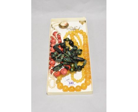 A tray of decorative jewellery, necklaces, and brooches, to include a synthetic pearl necklace, a Millefiori style bead neckl