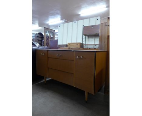 An Avalon light oak dressing table 