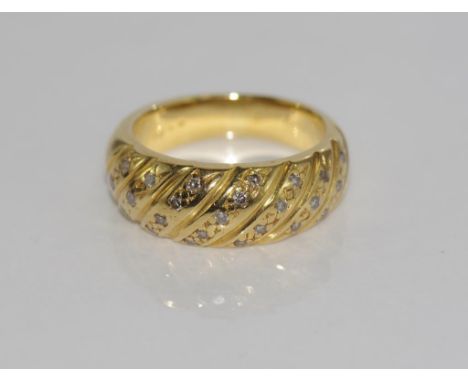 18ct yellow gold and diamond ring including 25 diamonds, weight approx 7.29 grams, size: J-K/5 (tested as 18ct)