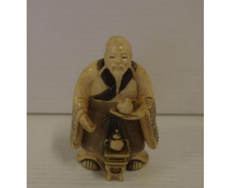 Japanese netsuke of gentleman 8cm high.
