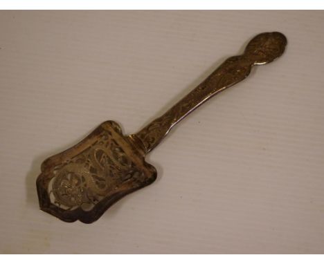Chinese dragon decorated silver serving trowel with pierced utensil and raised decoration to handle, 21.4cm long,, impressed 