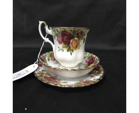 ROYAL ALBERT OLD COUNTRY ROSES TEA SERVICE