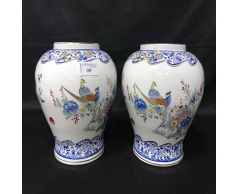 LOT OF CERAMIC JARS AND VASESincluding a Mason's ginger jar (6)