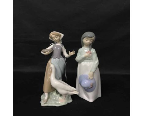 LOT OF LLADRO AND NAO FIGURES (7)
