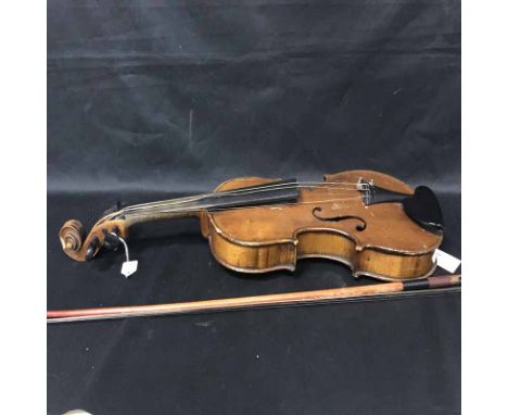 VICTORIAN VIOLINcased with a bow