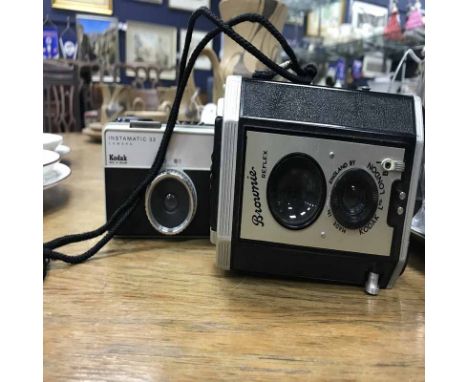 LOT OF VINTAGE CAMERAS including Kodak 'Brownie', 'Folding Brownie', Instamatic, etc (5)