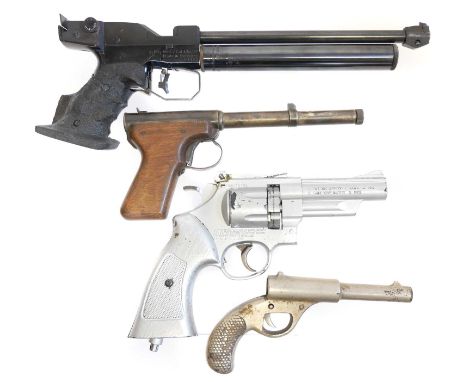 Four air pistols, to include a Feinwerkbau model 2 CO2 .177 air pistol, serial number 01167, Daisy Powerline Model 44 .177 CO